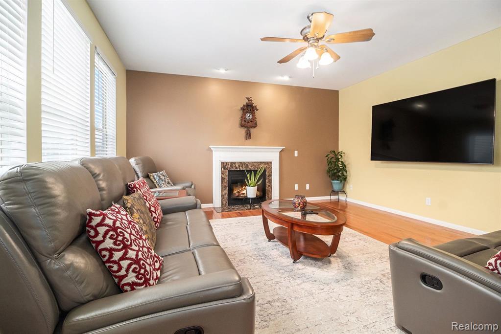 829 Grandview Drive, Commerce Twp, MI 48390 — Photo 11