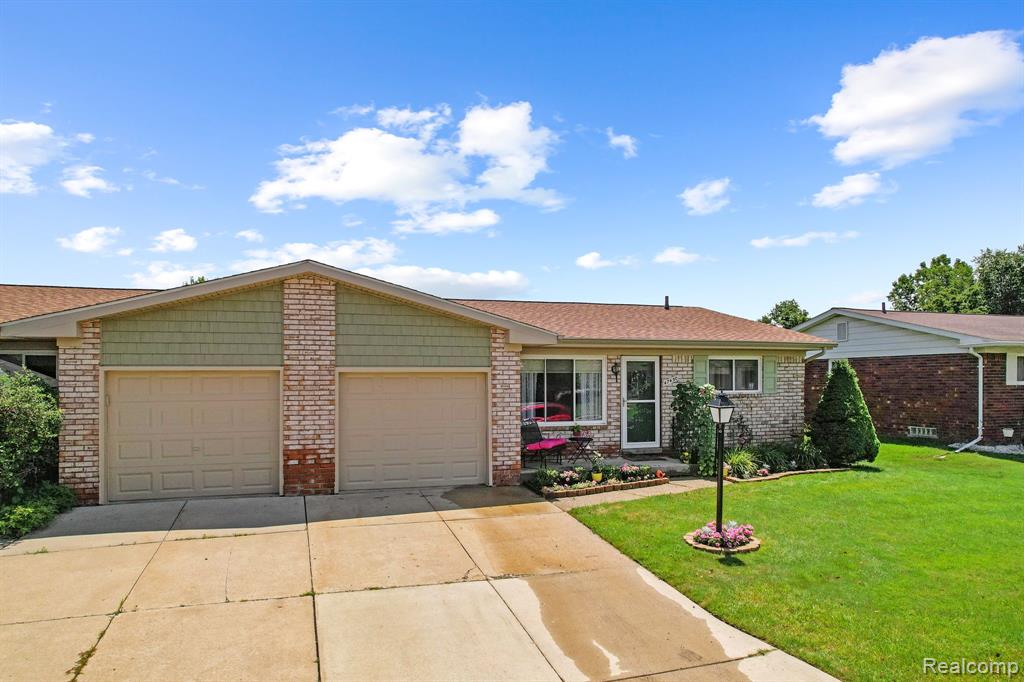 47450 LIZABETH Drive, Chesterfield, MI 48047 — Photo 3