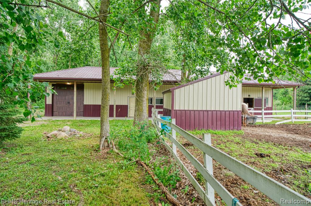 6952 Sharpe Road, Fowlerville, MI 48836 — Photo 43
