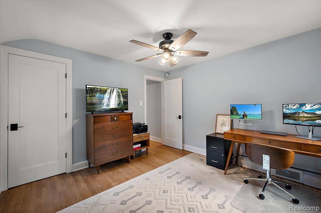 910 W Oakridge Street, Ferndale, MI 48220 — Photo 37