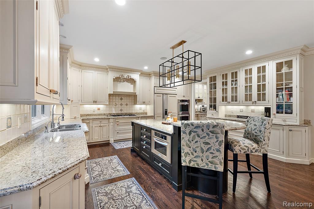 4688 Fawn Hill Court, Rochester, MI 48306 — Photo 2