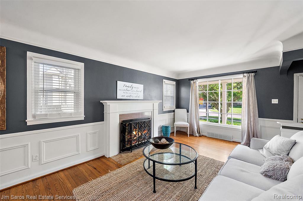 2371 Allard Avenue, Grosse Pointe Woods, MI 48236 — Photo 10