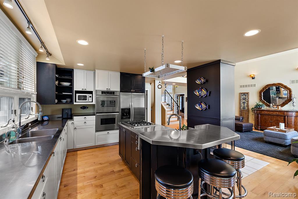 733 LONGFORD Drive, Rochester Hills, MI 48309 — Photo 27