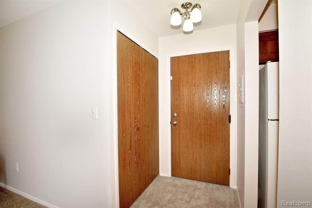30475 W 14 Mile Rd, 74, Farmington, MI 48334 — Photo 3