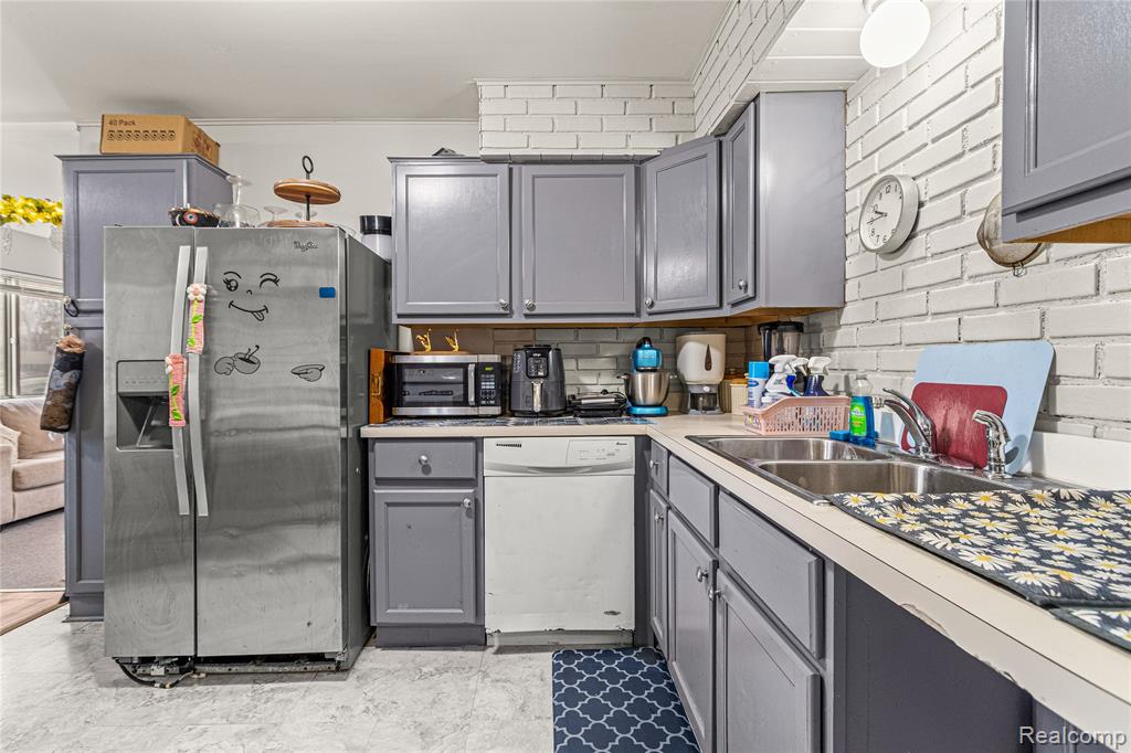 6429 N Beech Daly Road, Dearborn Heights, MI 48127 — Photo 14
