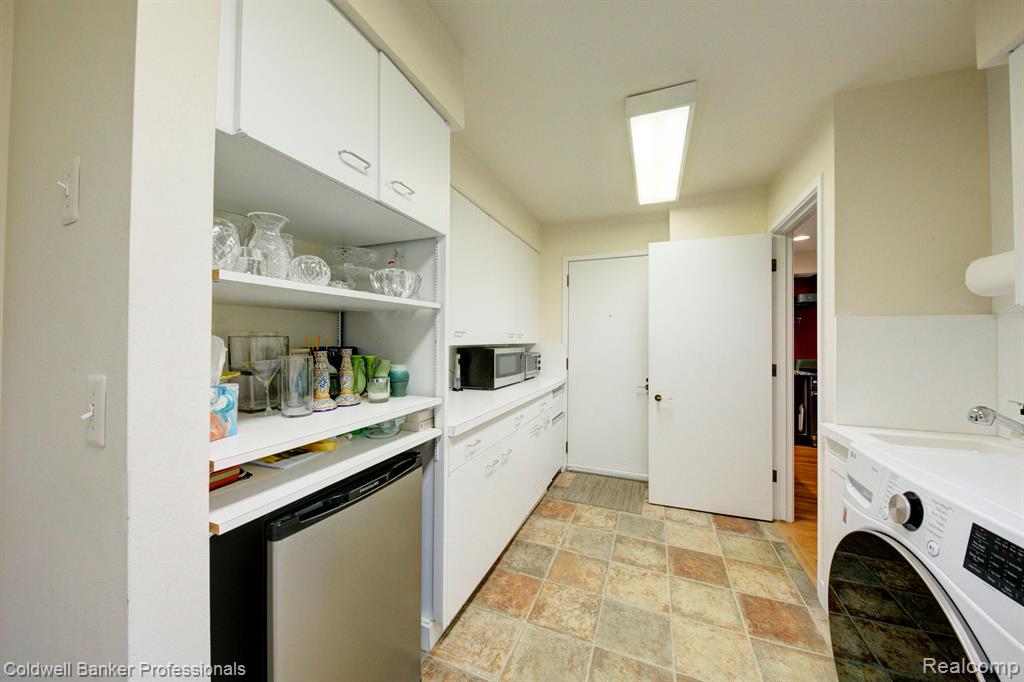 1921 Pine Ridge Lane, Bloomfield Hills, MI 48302 — Photo 43