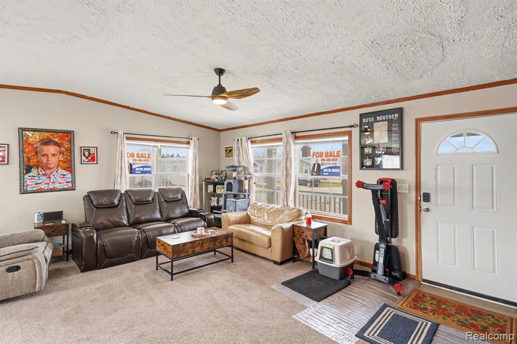 6244 Leigh Court, Fenton, MI 48430 — Photo 2