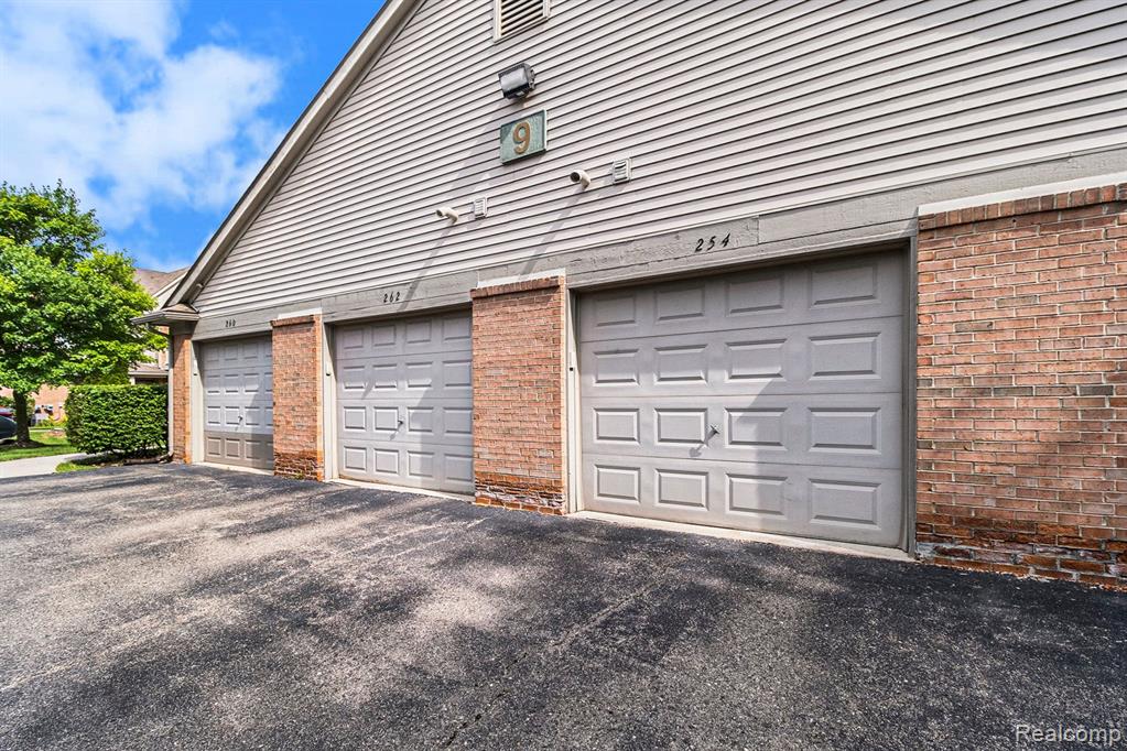 254 MARIGOLD Circle, Westland, MI — Photo 13