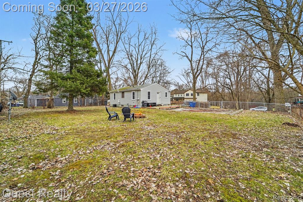 6524 Oakridge Drive, Waterford, MI 48329 — Photo 13