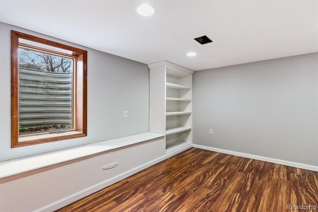 724 NICHOLS Road, Auburn Hills, MI 48326 — Photo 30