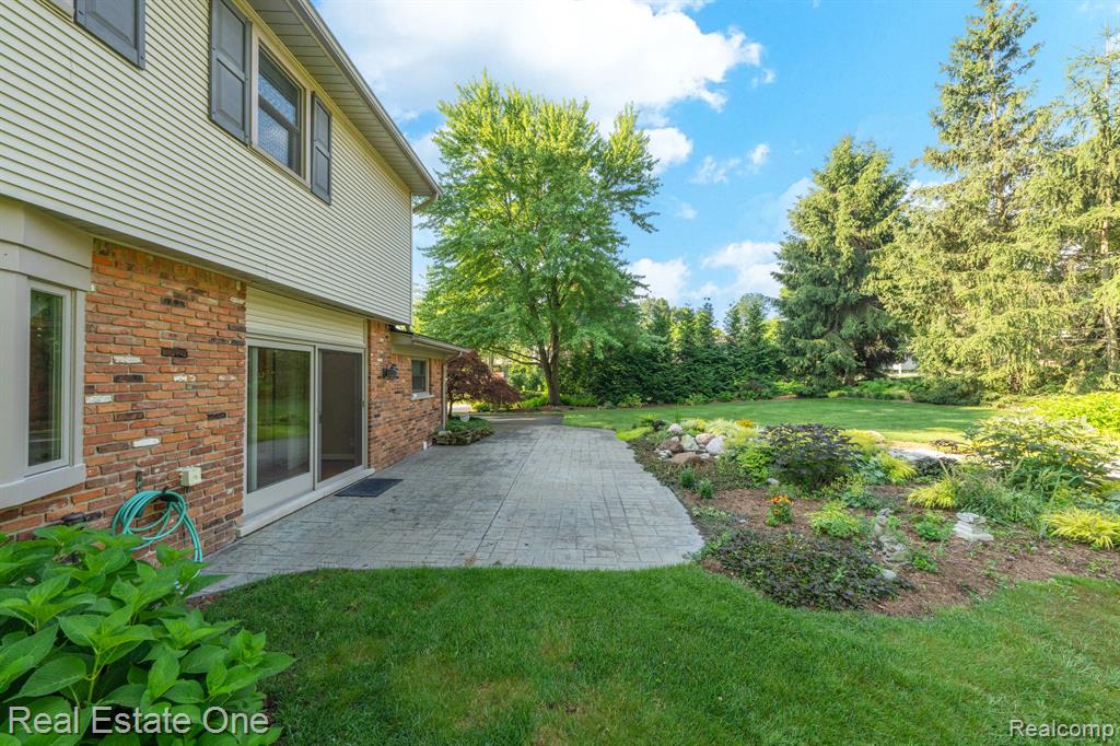 563 MILLSTONE Drive, Rochester Hills, MI 48309 — Photo 15