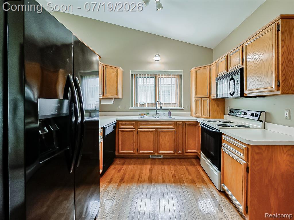 43461 Pointe Drive, Clinton Twp, MI 48038 — Photo 37