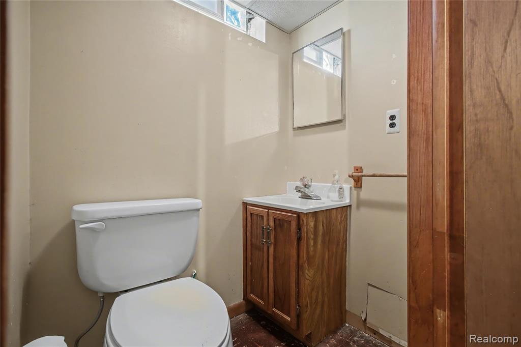 9042 Harrison Street, Livonia, MI 48150 — Photo 29
