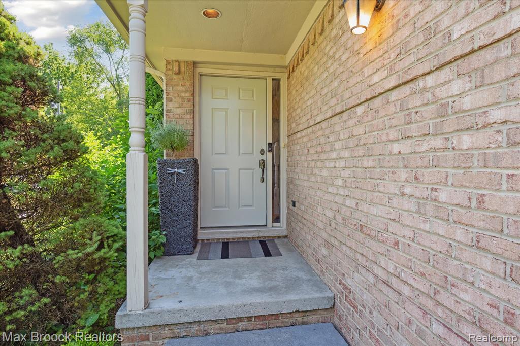 5745 Eastman Boulevard, West Bloomfield, MI 48323 — Photo 6