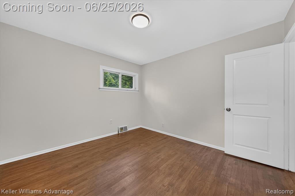 21681 Sussex Street, Oak Park, MI 48237 — Photo 27