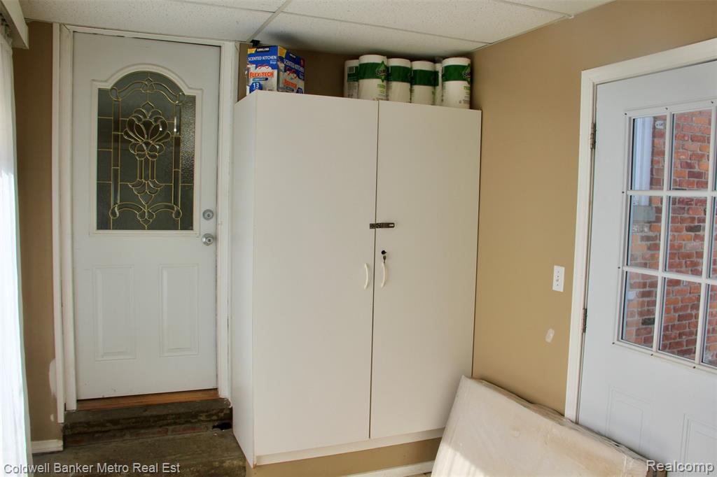 4092 Woodstock Road, Waterford, MI 48328 — Photo 41