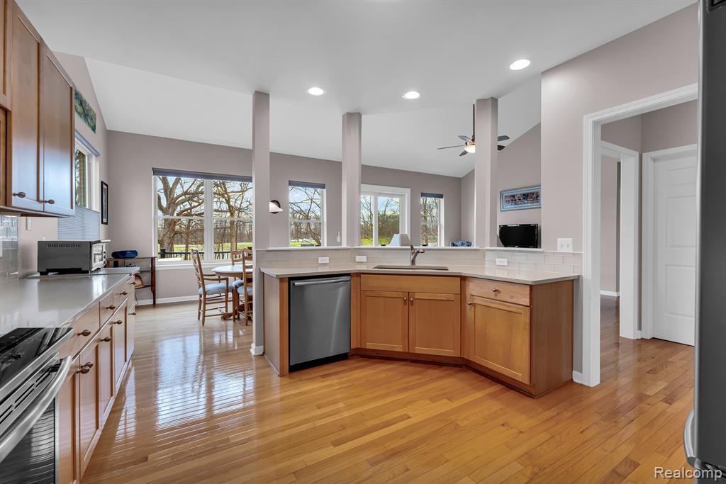 620 FAIRWAYS Lane, Chelsea, MI 48118 — Photo 8