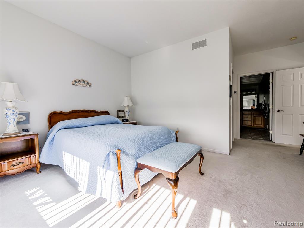 8011 WOODSTONE Drive, Grand Blanc, MI 48439 — Photo 11