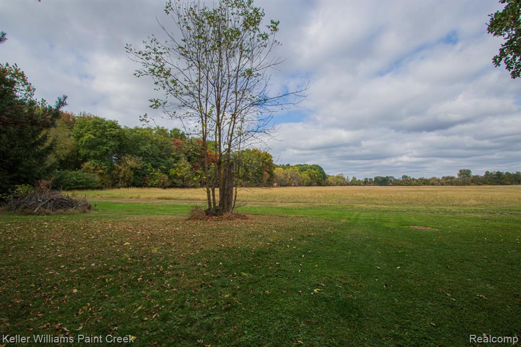 239 Almont Avenue, Almont, MI 48003 — Photo 26