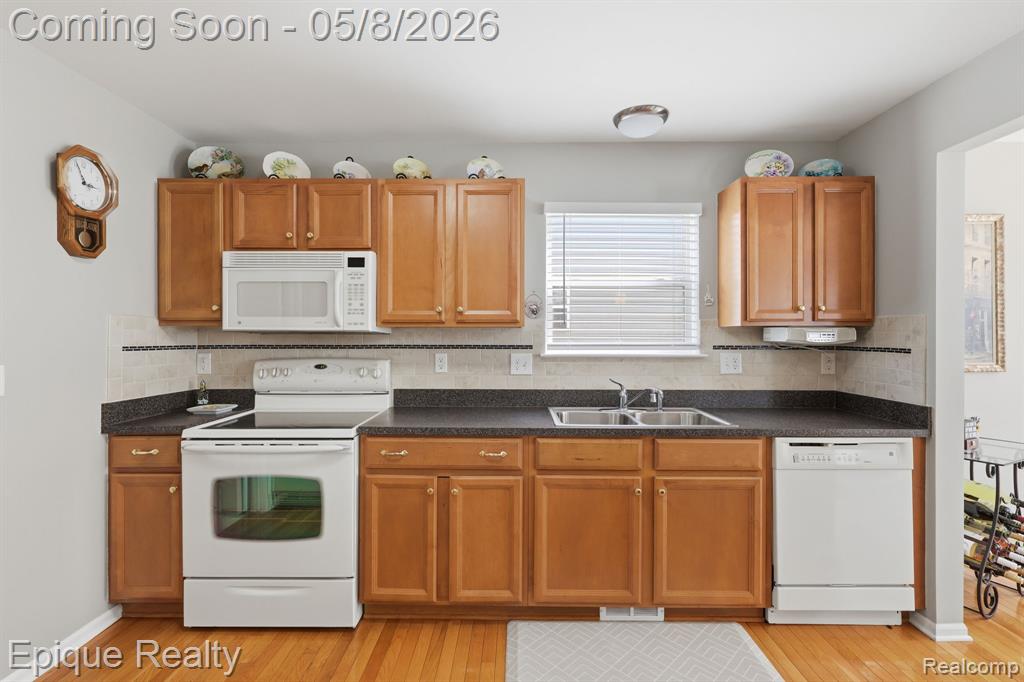 753 Woodhaven Drive, Commerce Twp, MI 48390 — Photo 17