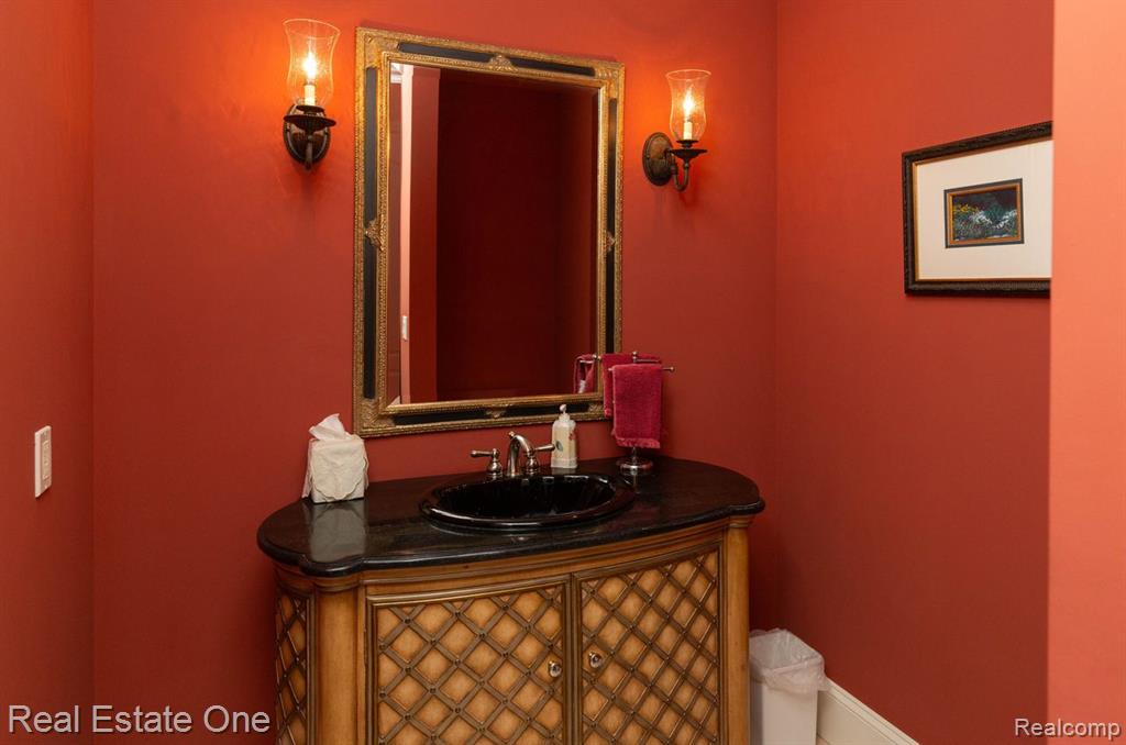 658 Langley Road, Rochester Hills, MI 48309 — Photo 20