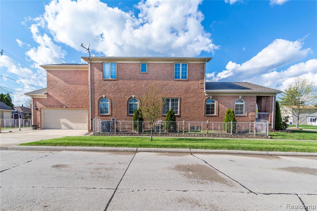 8401 Fenton Street, Dearborn Heights, MI 48127 — Photo 4