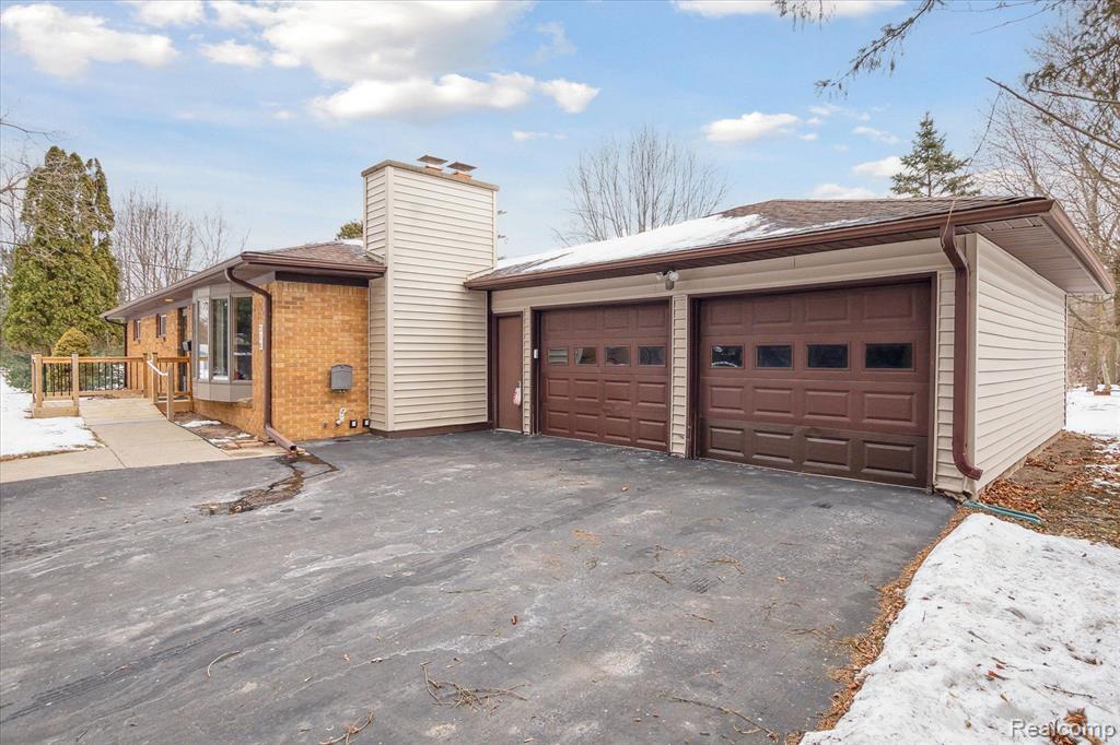 310 TAYLOR Lane, Chelsea, MI 48118 — Photo 3