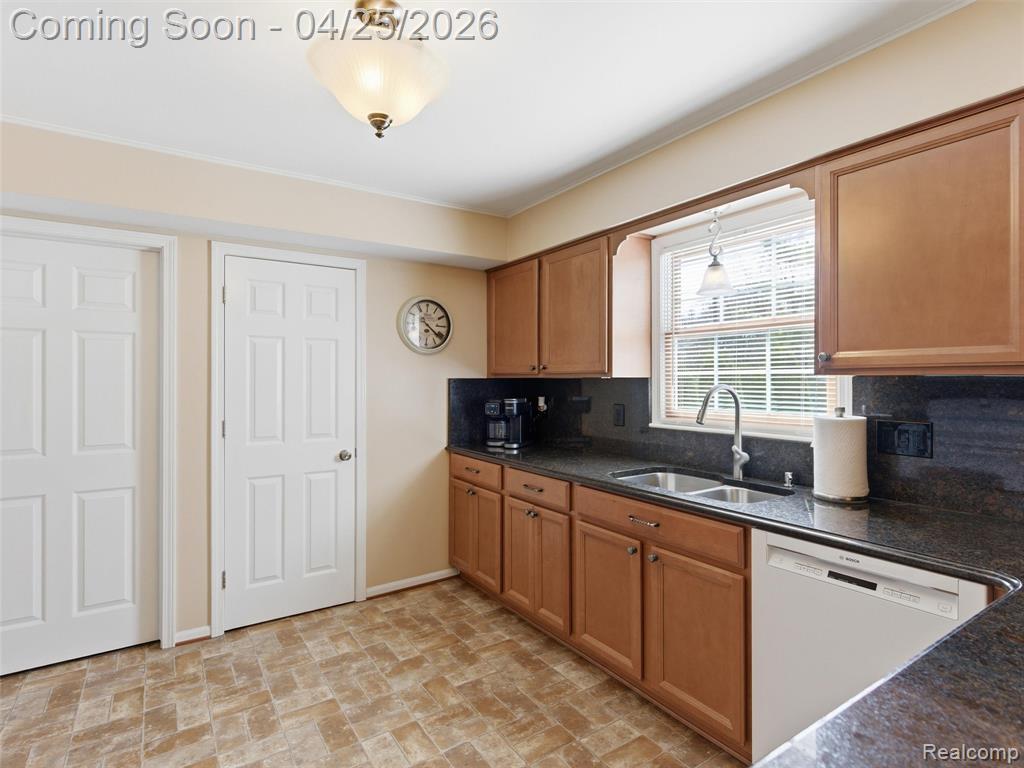 39001 Chartier Street, Harrison Township, MI — Photo 27