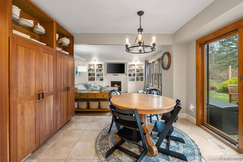 9043 Woods Edge Drive, Commerce Twp, MI 48382 — Photo 17