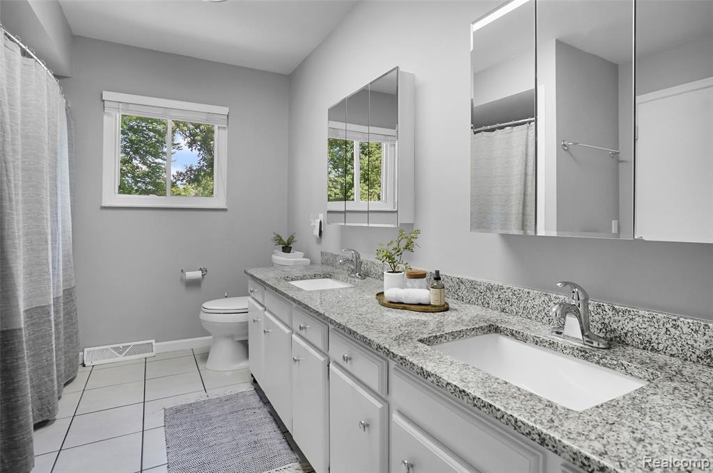 9851 Atwood Drive, South Lyon, MI 48178 — Photo 37