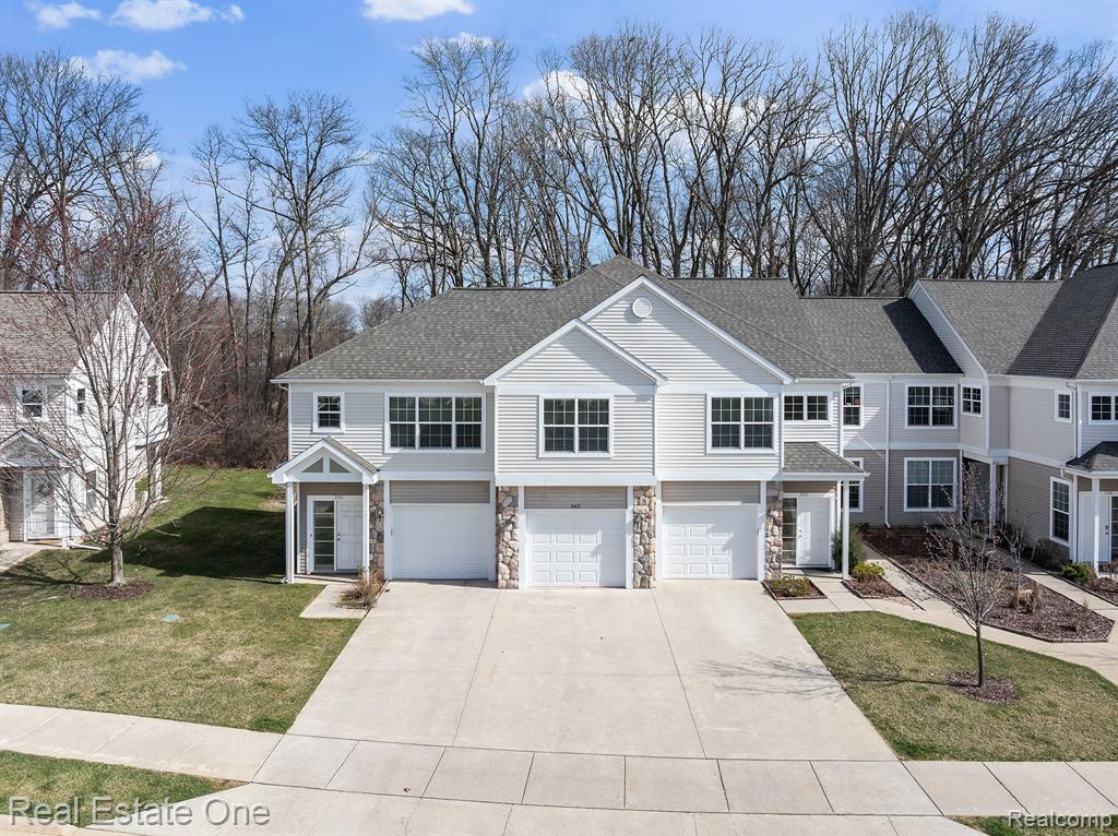 546 FIELDSTONE Circle N, Chelsea, MI 48118 — Photo 2