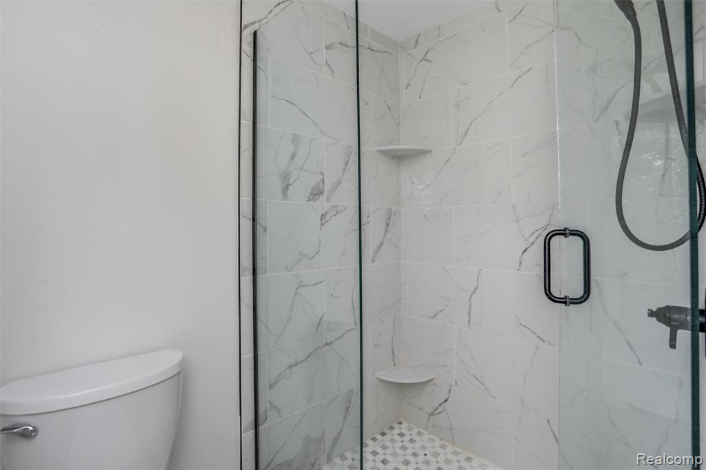 684 Abbey Court, Rochester Hills, MI 48307 — Photo 22
