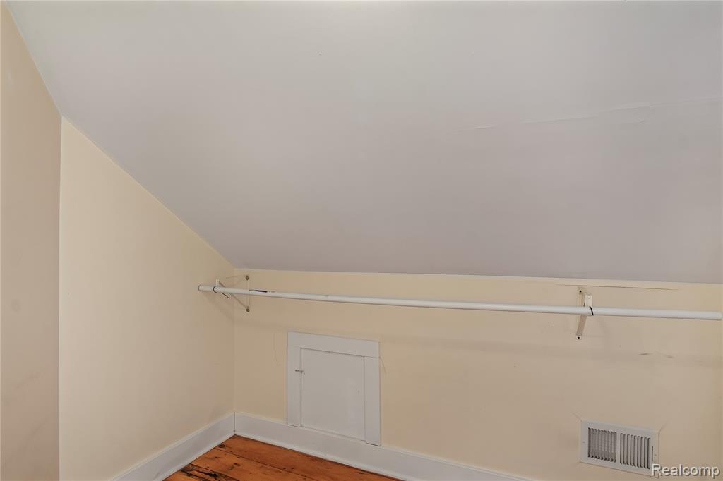 565 W Saratoga Street, Fenton, MI 48220 — Photo 14
