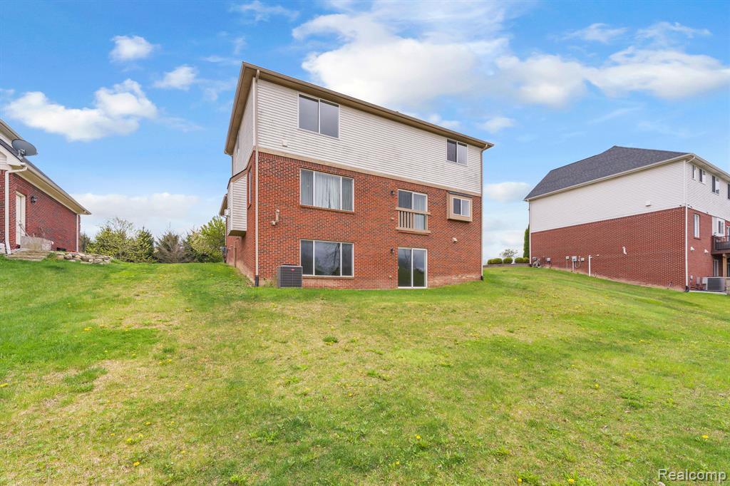 42088 Woodglen Drive, Novi, MI — Photo 40
