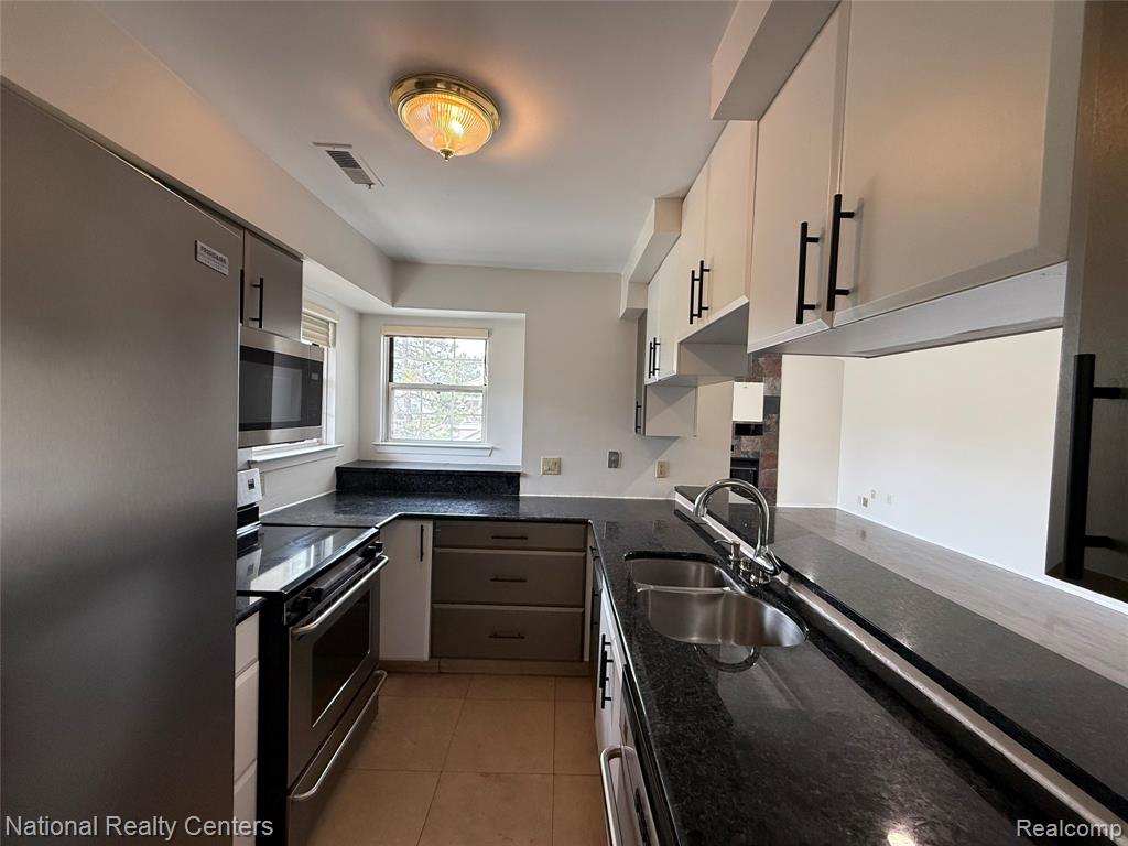 6677 Chimney Sweep, West Bloomfield, MI — Photo 15