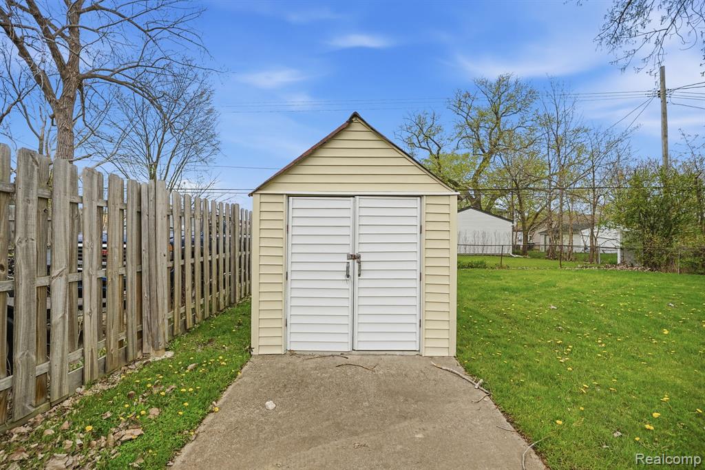 21525 Downing Street, Saint Clair Shores, MI 48080 — Photo 35