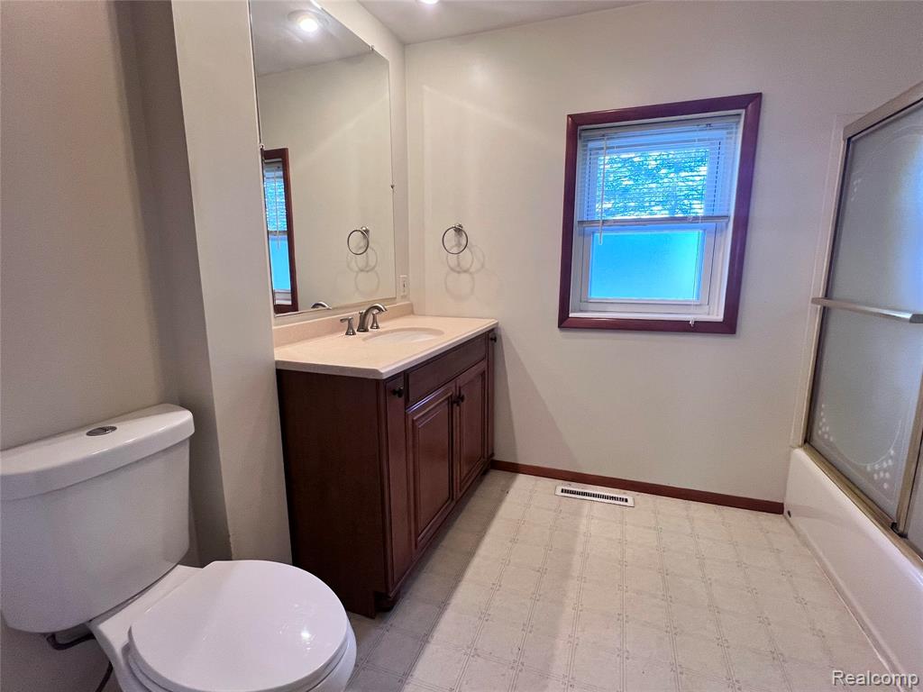 5505 Sunwood Drive, Waterford, MI 48329 — Photo 7