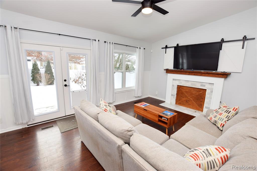 910 3rd Street, Fenton, MI 48430 — Photo 9
