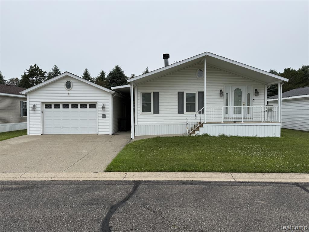 9 Brookfield, Swartz Creek, MI 48473 — front exterior