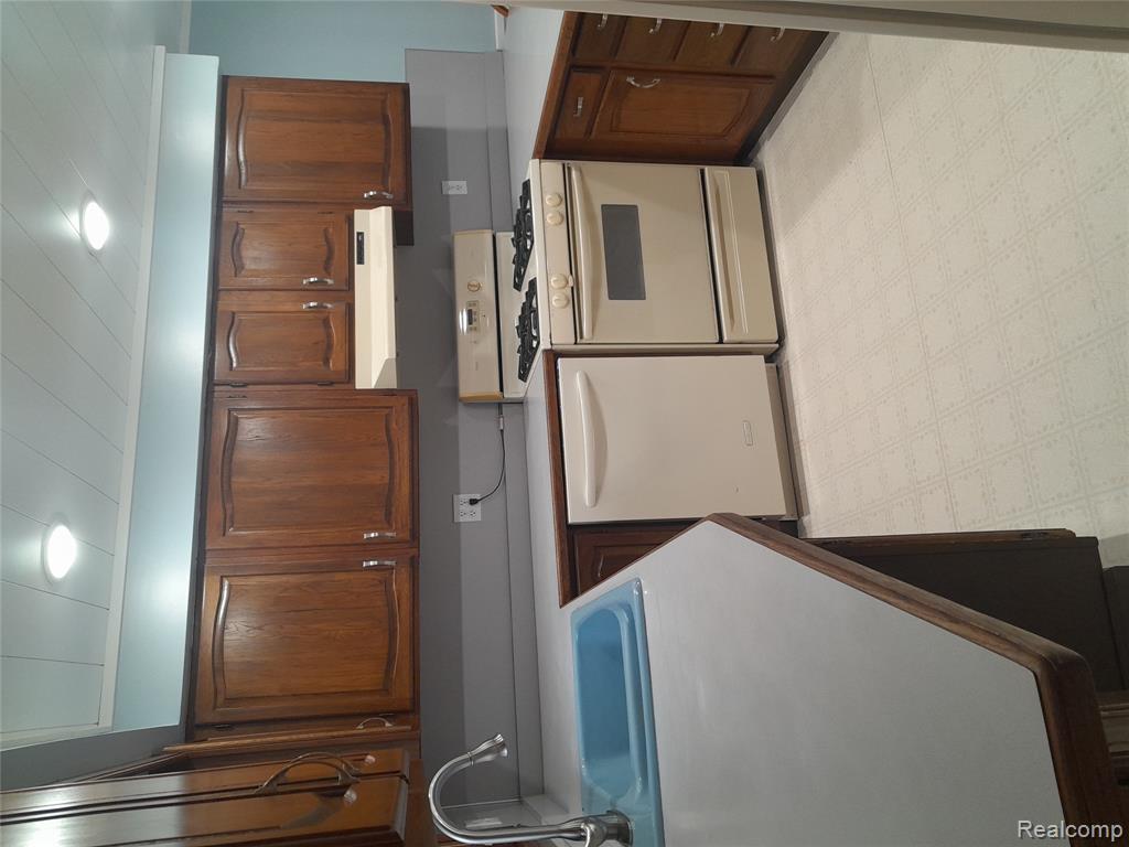 8354 Fenton Road, Grand Blanc, MI 48439 — Photo 20