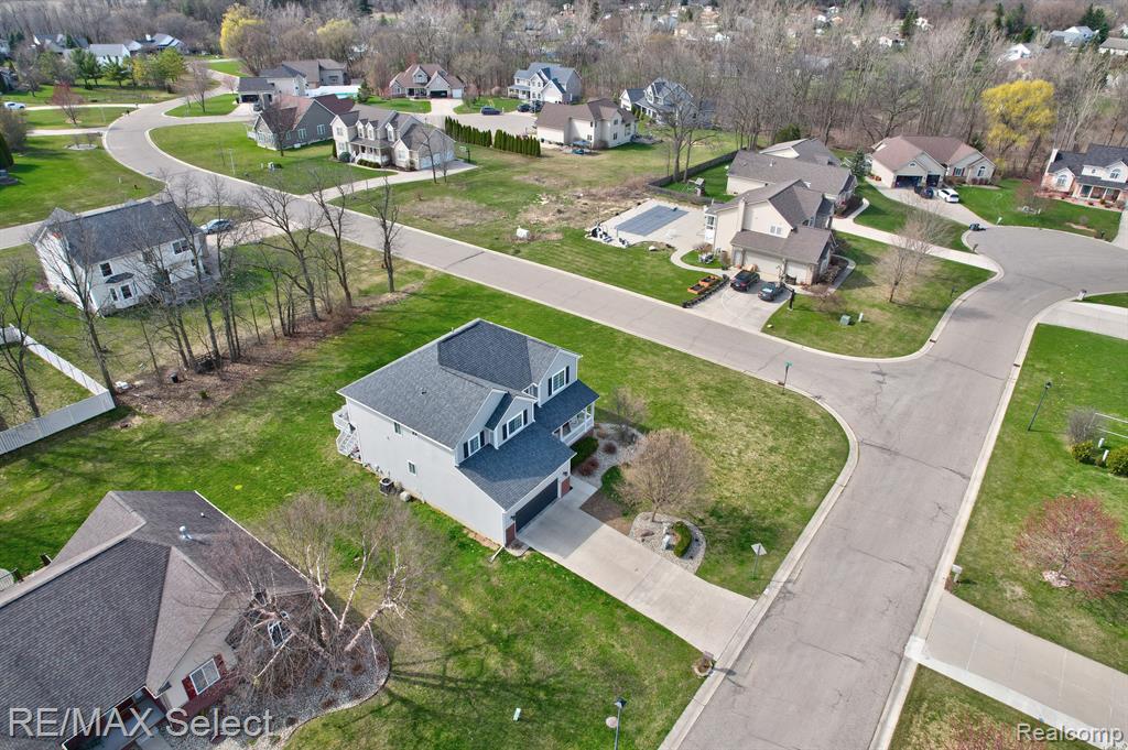 9212 HIDDEN OAKS Drive, Grand Blanc, MI 48439 — Photo 32