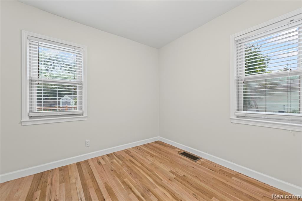 4369 Richalva Court, Waterford, MI 48329 — Photo 11