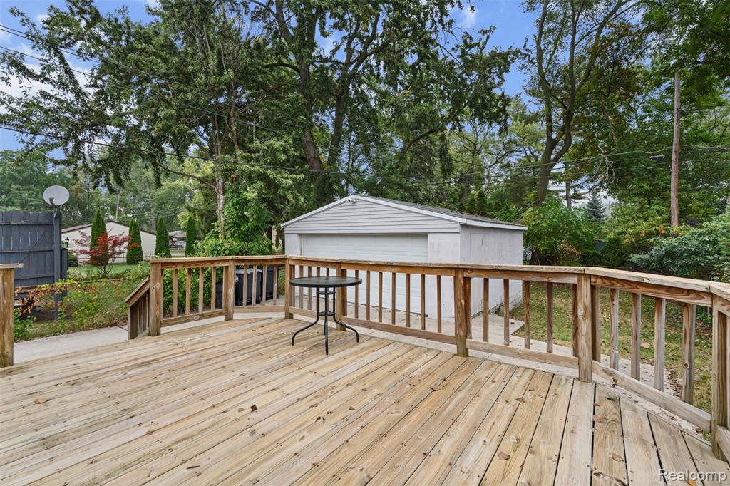 8938 Hugh Street, Livonia, MI 48150 — Photo 25