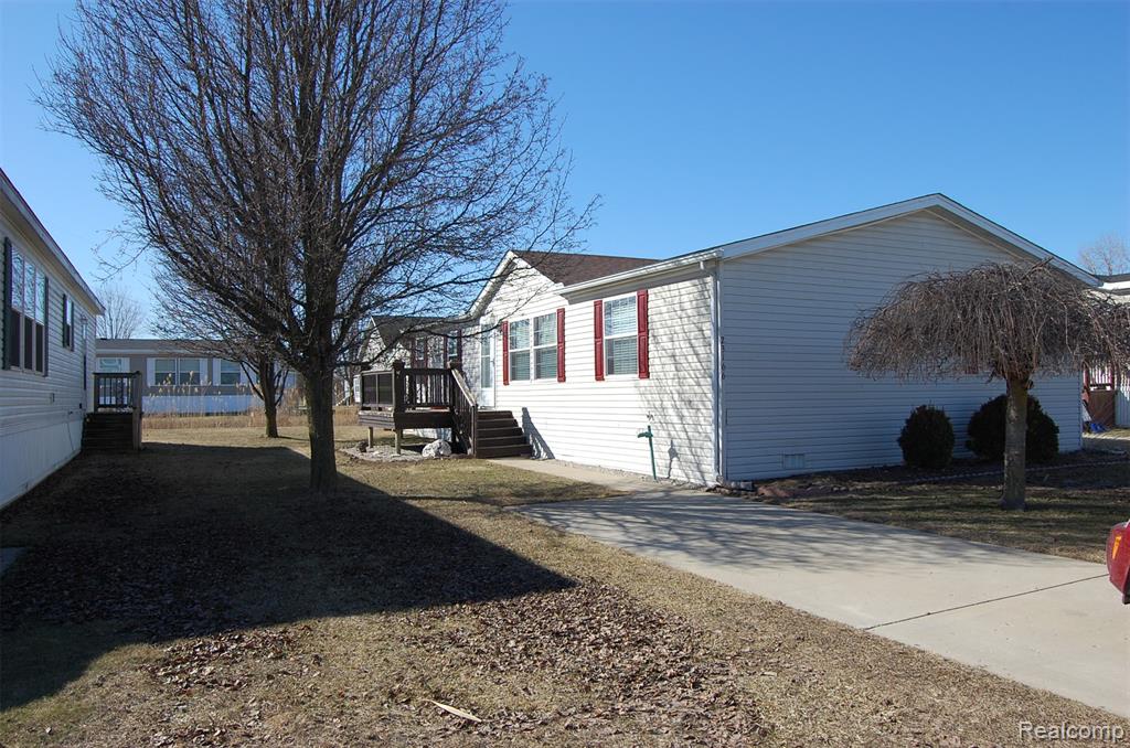 23166 Swallow, New Boston, MI 48164