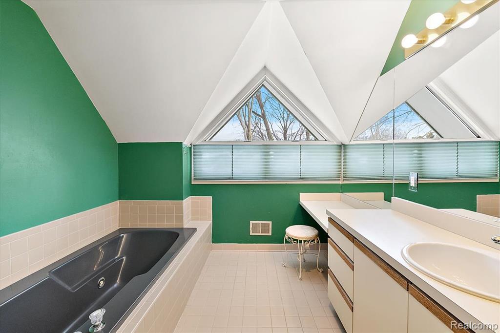 757 Woodlea Court, Birmingham, MI 48009 — Photo 19