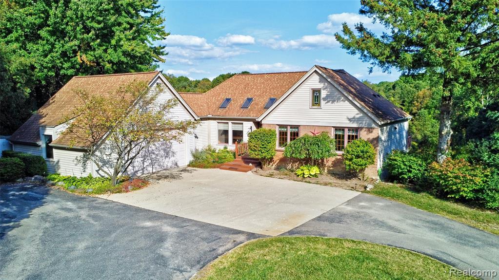 3015 Wildwood Road, Holly, MI 48442 — front exterior