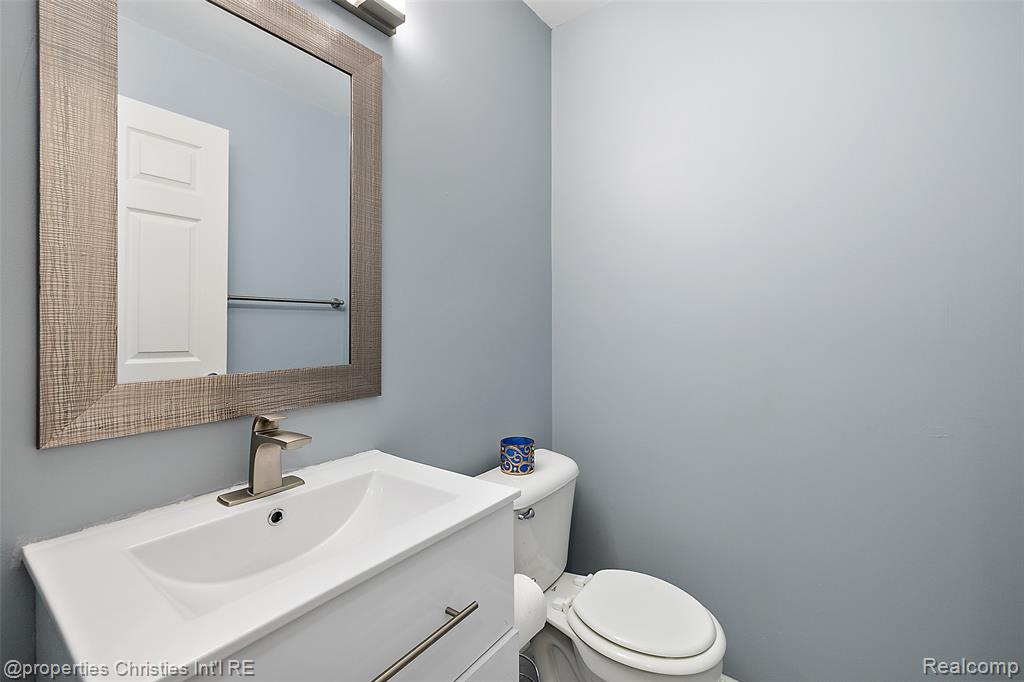 781 Saint Clair Street, Detroit, MI 48214 — Photo 15