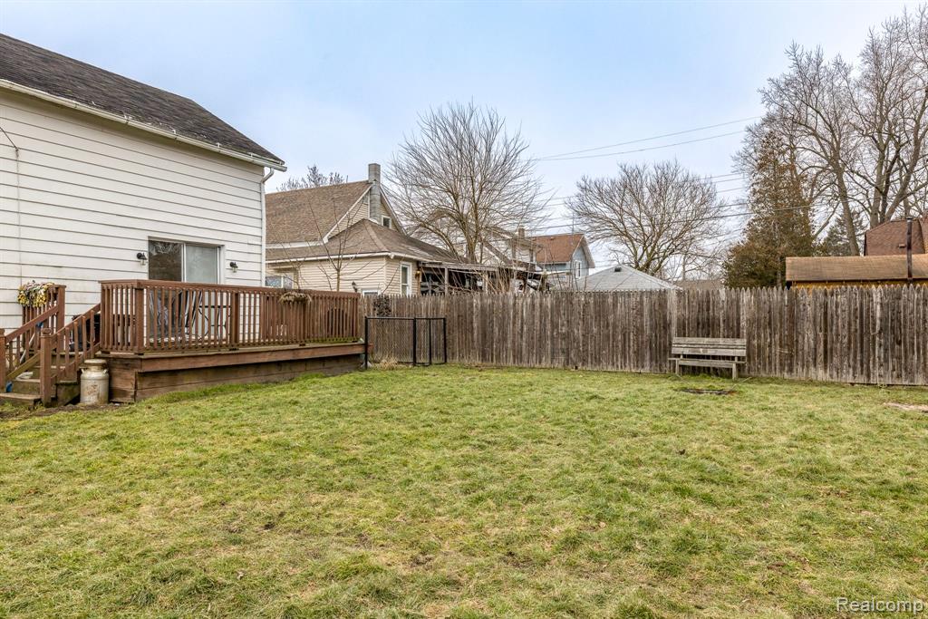901 GARFIELD Street, Port Huron, MI 48060 — Photo 8