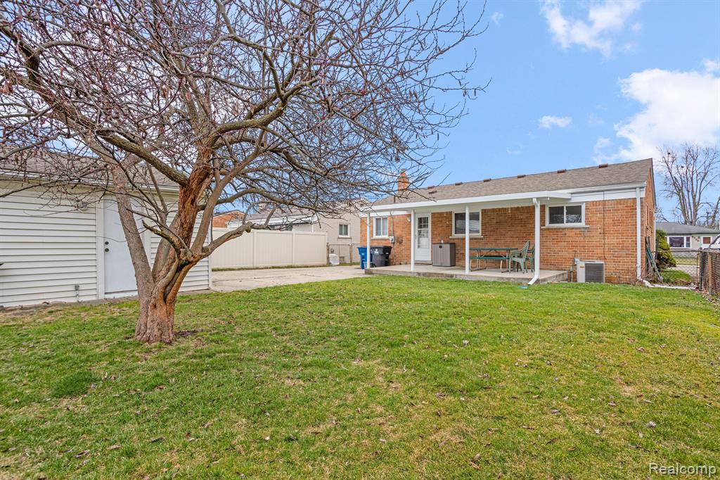 8531 BLACKBURN Drive, Westland, MI — Photo 19