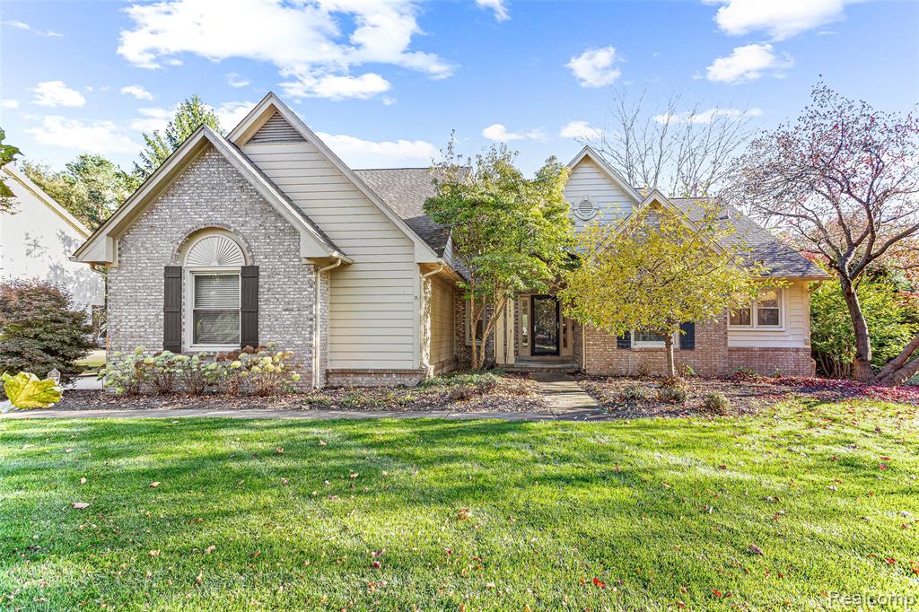 7185 Aaronway Drive, West Bloomfield, MI 48324 — front exterior